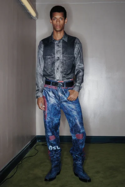 Look 10